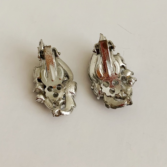 ⭐️HP⭐️ Fashionable Blues Clip On Earrings (A-12) - Picture 2 of 4